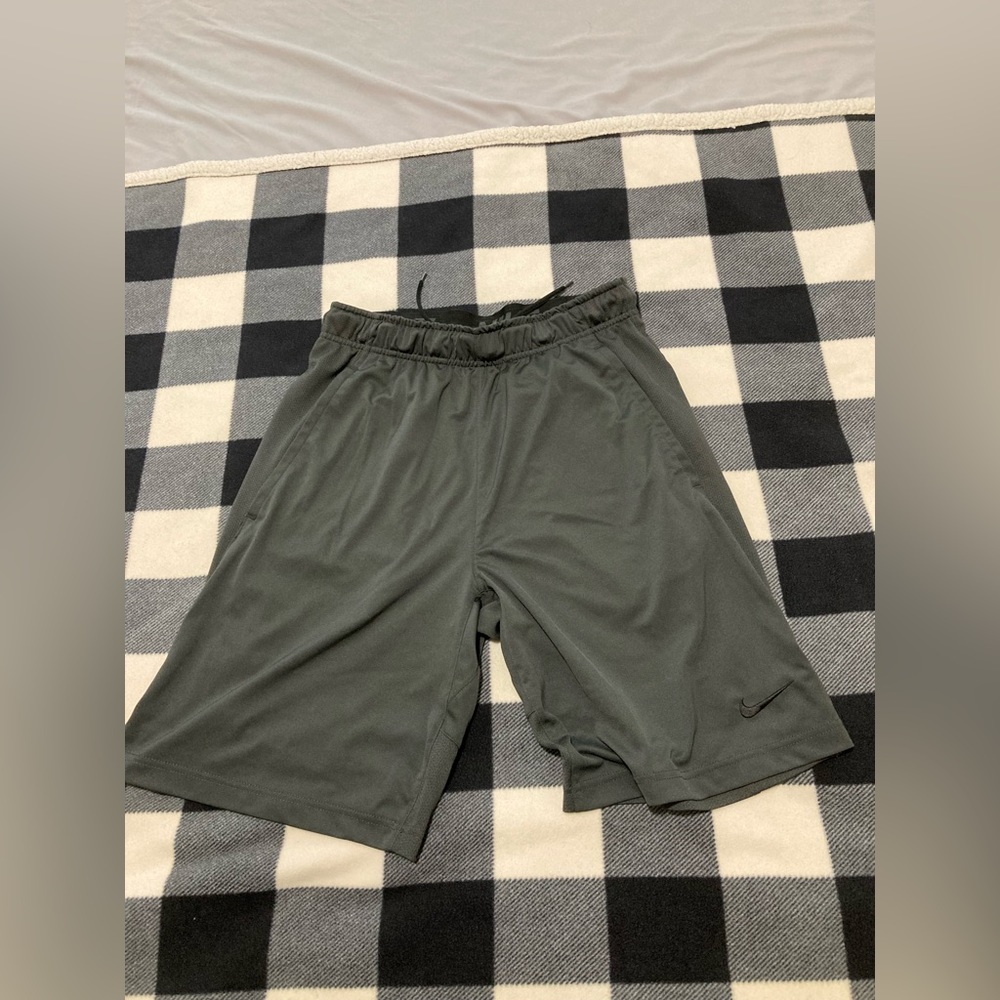 Nike Dri Fit Basketball Shorts Small Grey
